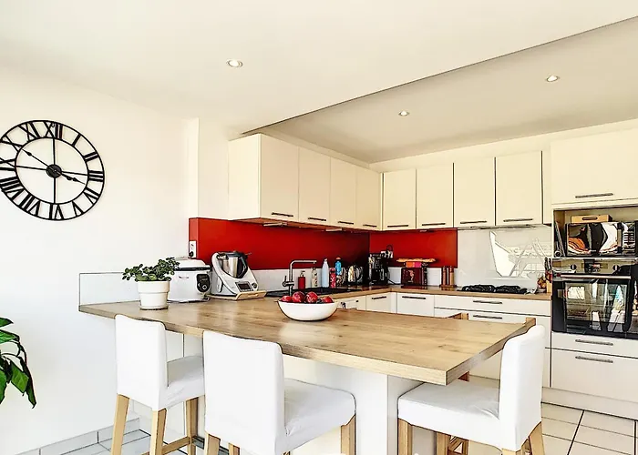 Проживание в семье Privee - La Jade *